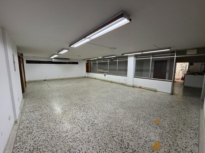 Edificio en arriendo en Prados Del Norte, Cali, 754 m² · foto 23 de 24