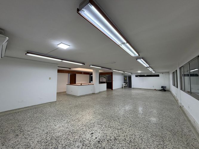 Edificio en venta en Prados Del Norte, Cali, 754 m² · foto 11 de 24