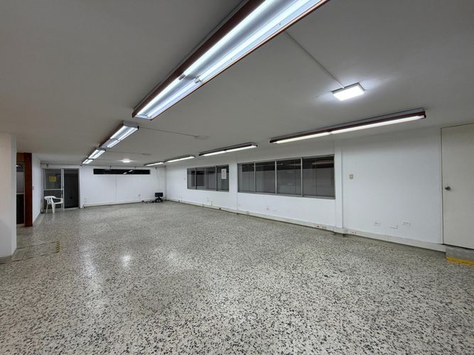 Edificio en venta en Prados Del Norte, Cali, 754 m² · foto 12 de 24