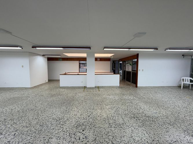 Edificio en venta en Prados Del Norte, Cali, 754 m² · foto 13 de 24