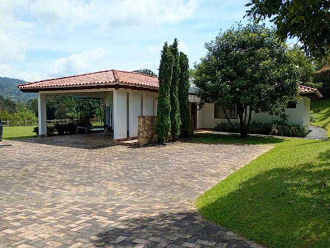 Casa de 3 alcobas en arriendo en El Retiro, 397 m² · foto 18 de 24