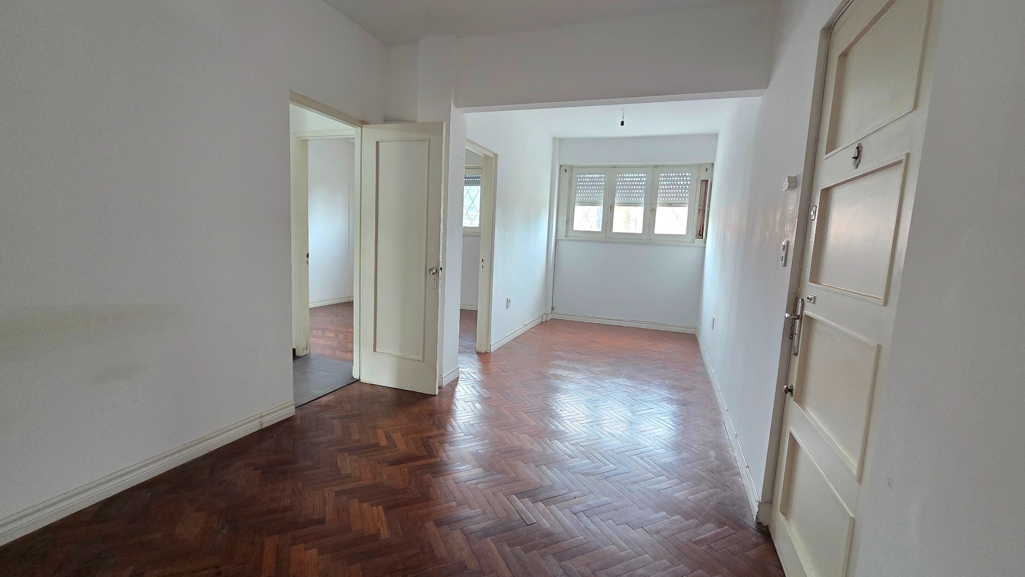 ALQUILER-  AMPLIO- 1 DORM SOBRE AV. CENTENARIO