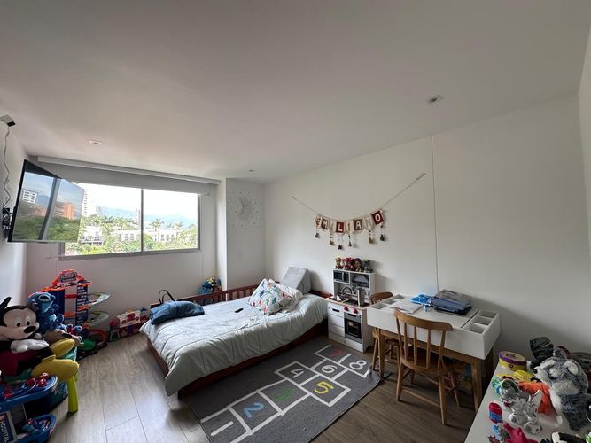 Apartamento de 3 alcobas en venta en El Poblado, Medellín, 240 m² · foto 13 de 20