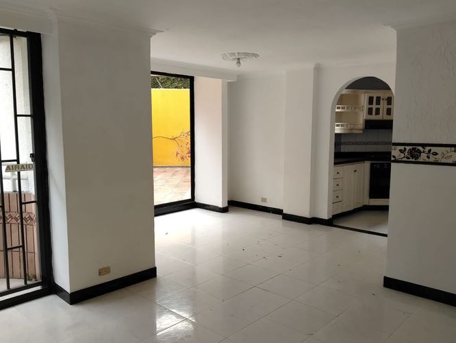 Apartamento de 3 alcobas en venta en La Magnolia, Envigado, 300 m² · foto 2 de 19