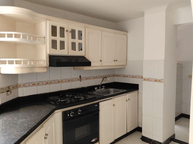 Apartamento de 3 alcobas en venta en La Magnolia, Envigado, 300 m² · foto 3 de 19