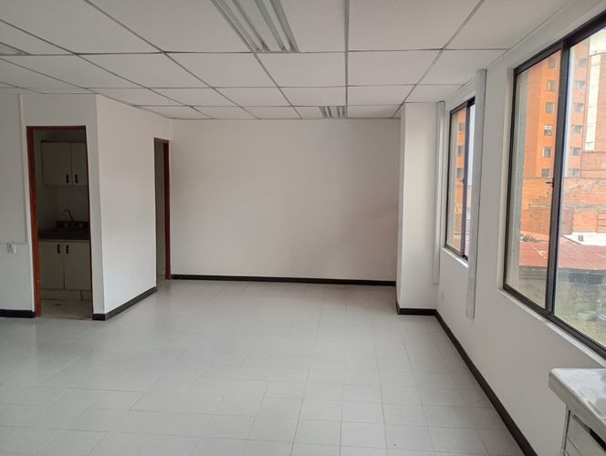 Oficina en arriendo en Lorena, Medellín, 60 m² · foto 3 de 10