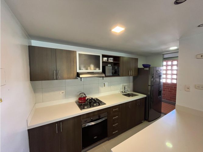 Apartamento de 3 alcobas en venta en Vegas De San Jose, Sabaneta, 84 m² · foto 2 de 19