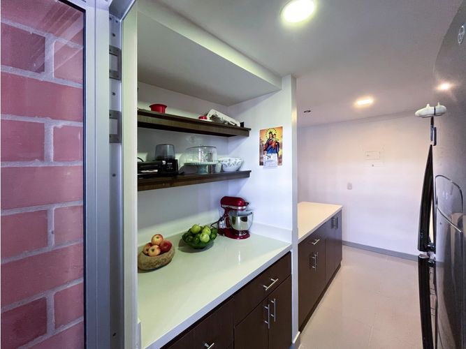 Apartamento de 3 alcobas en venta en Vegas De San Jose, Sabaneta, 84 m² · foto 6 de 19