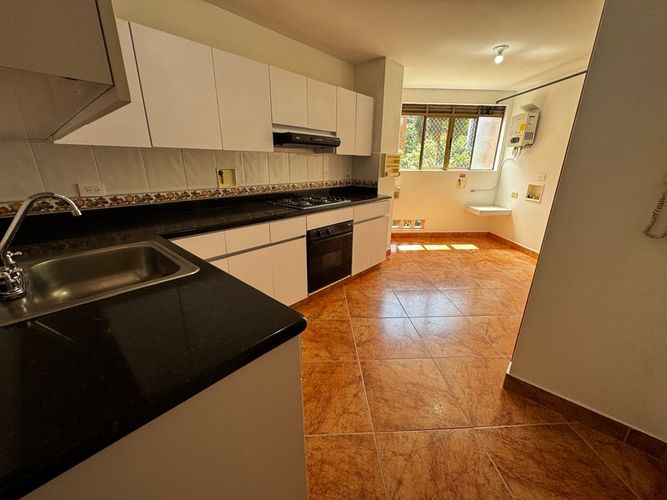 Apartamento de 3 alcobas en arriendo en El Diamante No. 2, Medellín, 120 m² · foto 5 de 21
