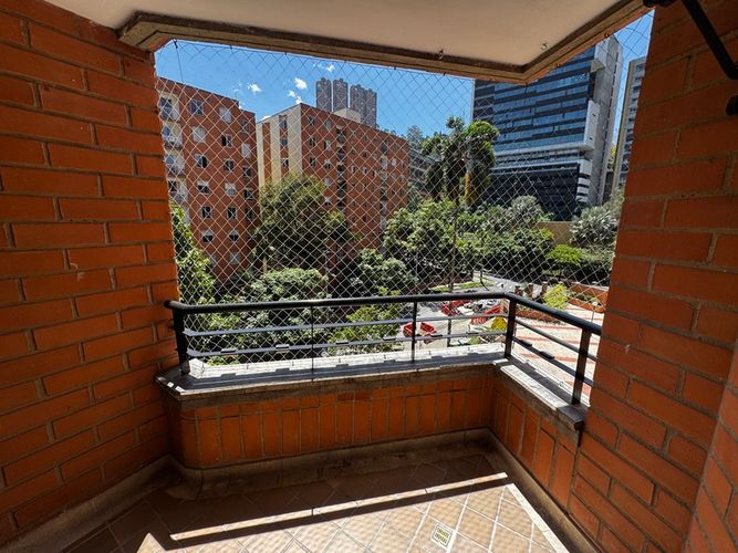 Apartamento de 3 alcobas en arriendo en El Diamante No. 2, Medellín, 120 m² · foto 20 de 21