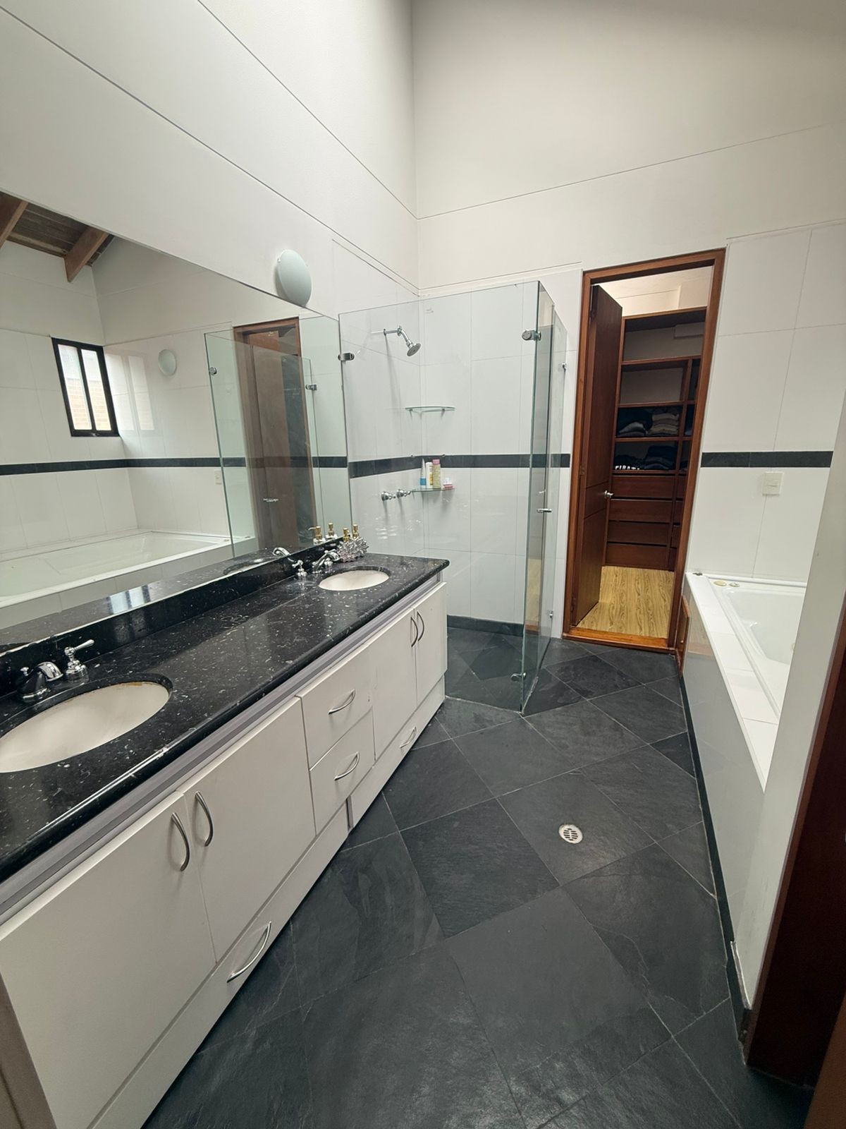 Casa en venta en San Jose De Bavaria, Bogotá · foto 22 de 24