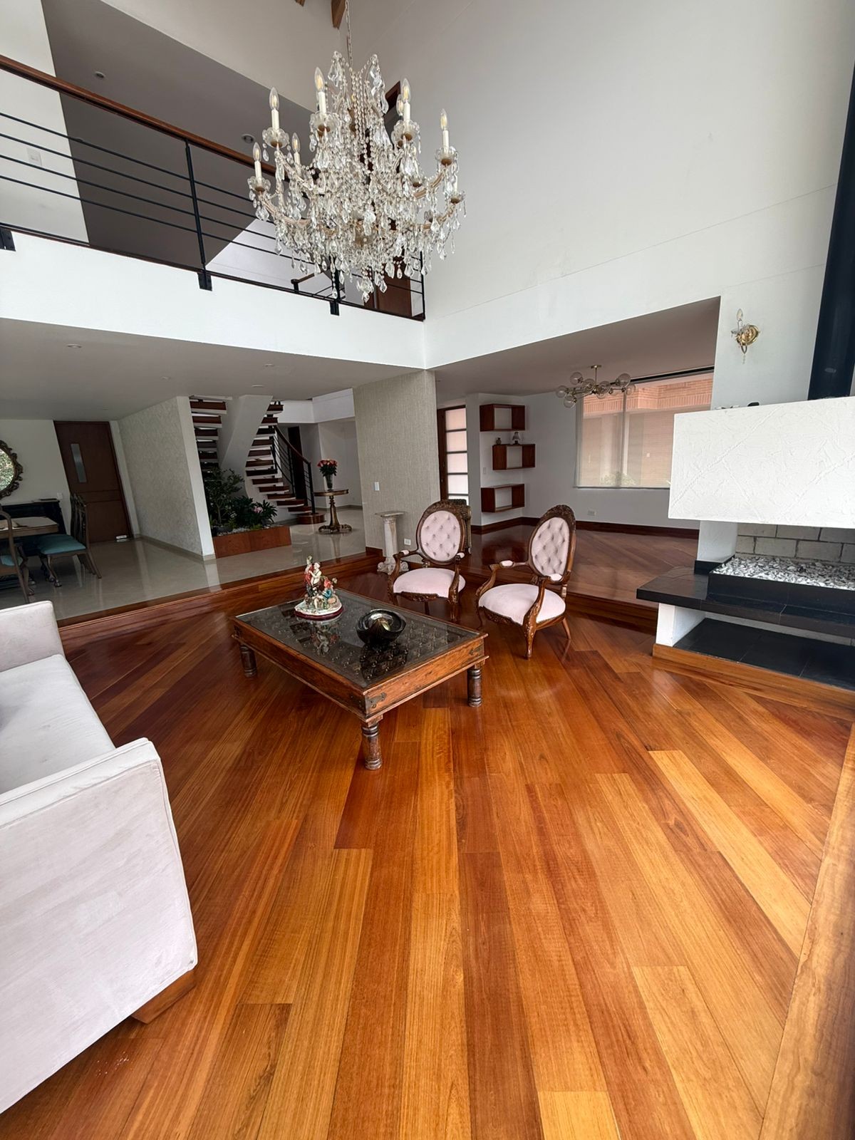 Casa en venta en San Jose De Bavaria, Bogotá · foto 3 de 24