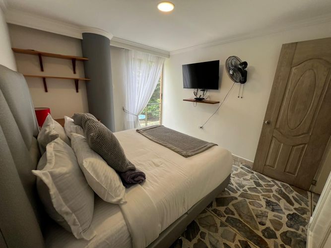 Apartamento de 3 alcobas en arriendo en El Poblado, Medellín, 145 m² · foto 10 de 18