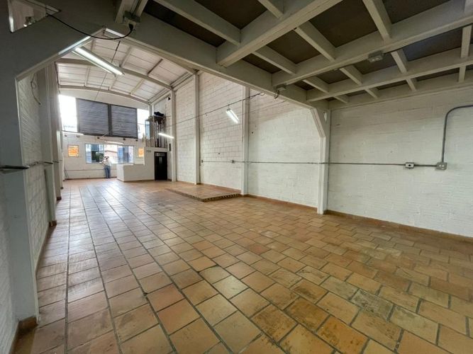 Bodega en arriendo en El Poblado, Medellín, 130 m² · foto 3 de 8