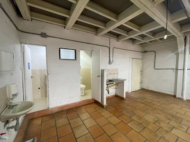 Bodega en arriendo en El Poblado, Medellín, 130 m² · foto 5 de 8