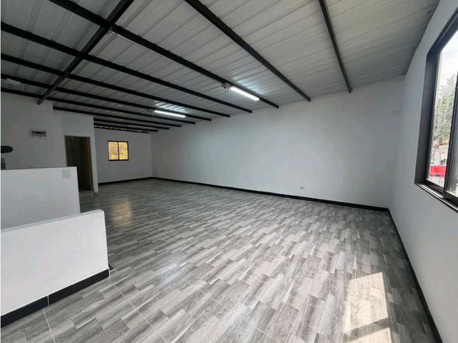 Local en arriendo en Campo Valdes No.1, Medellín, 85 m² · foto 3 de 5