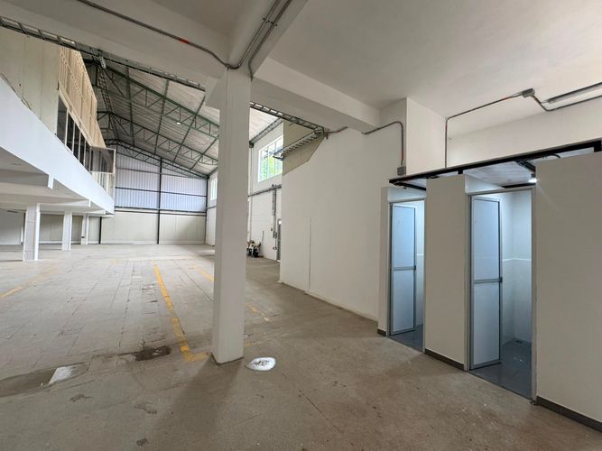 Bodega en arriendo en Cristo Rey, Medellín, 1200 m² · foto 2 de 20