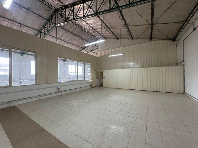 Bodega en arriendo en Cristo Rey, Medellín, 1200 m² · foto 3 de 20