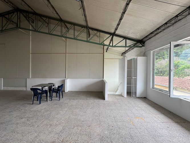 Bodega en arriendo en Cristo Rey, Medellín, 1200 m² · foto 5 de 20