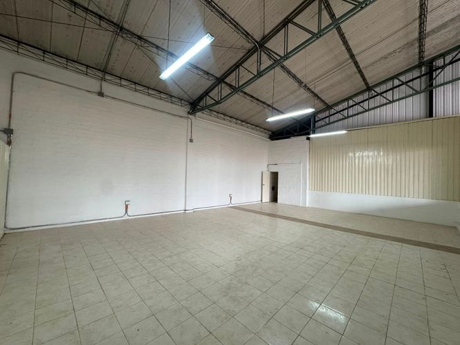 Bodega en arriendo en Cristo Rey, Medellín, 1200 m² · foto 9 de 20