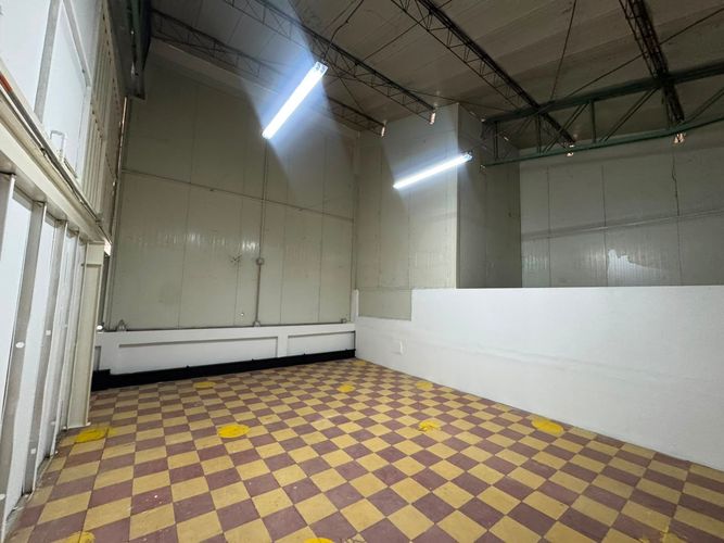 Bodega en arriendo en Cristo Rey, Medellín, 1200 m² · foto 11 de 20