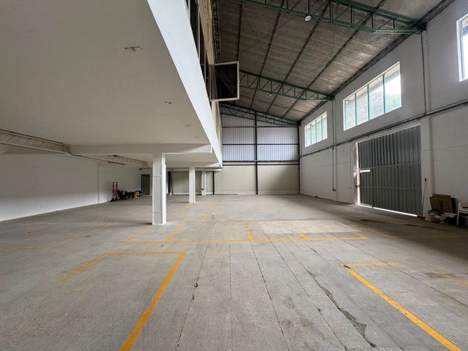 Bodega en arriendo en Cristo Rey, Medellín, 1200 m² · foto 13 de 20