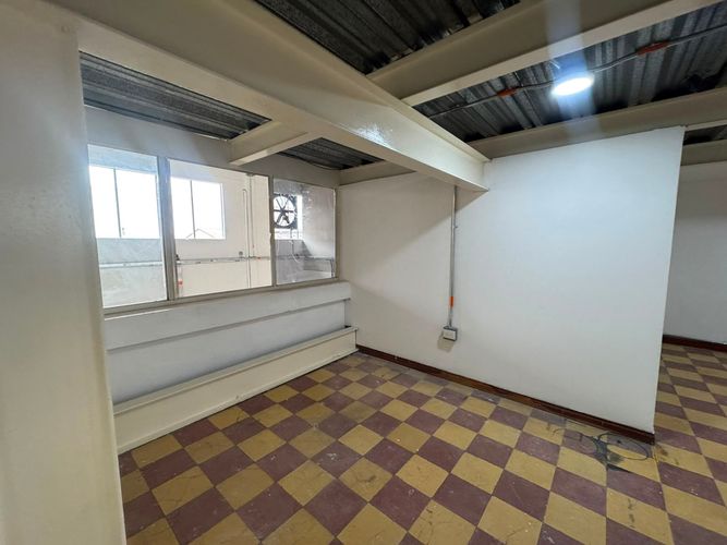 Bodega en arriendo en Cristo Rey, Medellín, 1200 m² · foto 15 de 20