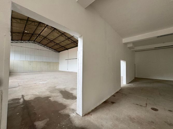Bodega en arriendo en Cristo Rey, Medellín, 1200 m² · foto 16 de 20
