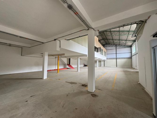 Bodega en arriendo en Cristo Rey, Medellín, 1200 m² · foto 19 de 20