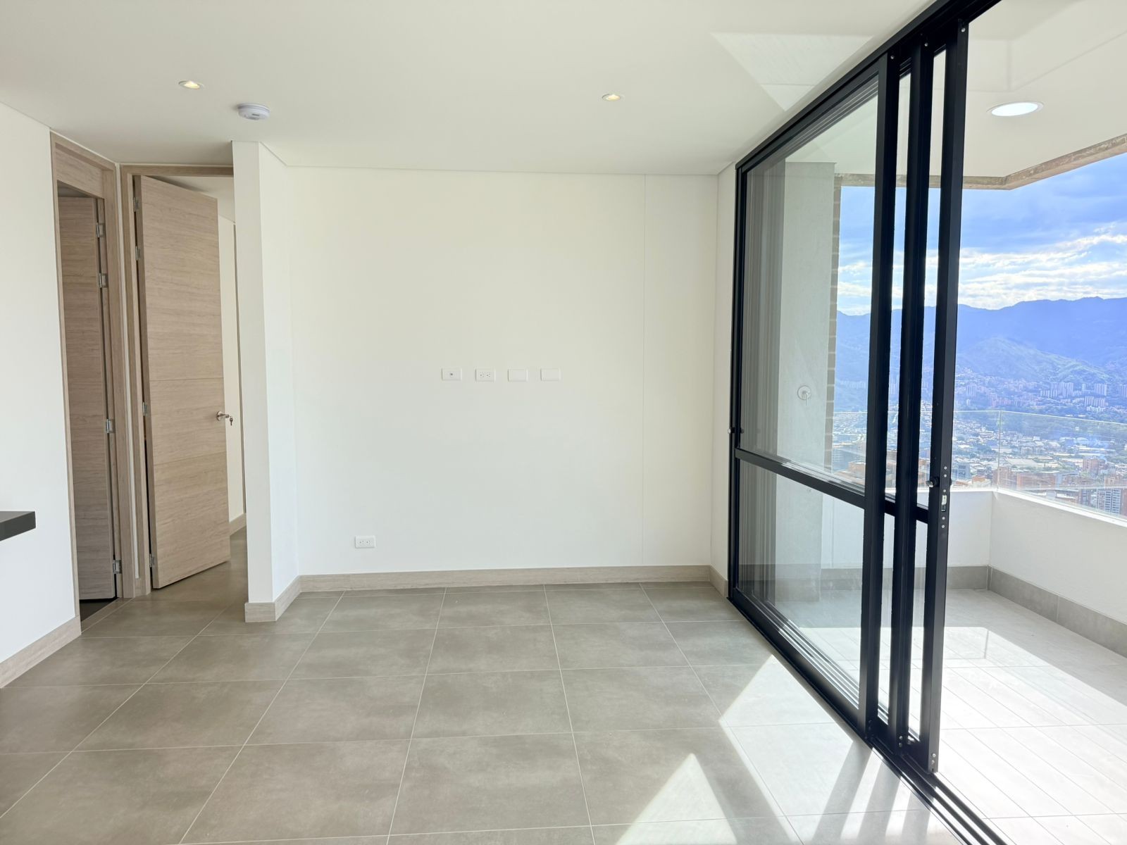 Apartamento en arriendo en El Poblado, Medellín · foto 2 de 16