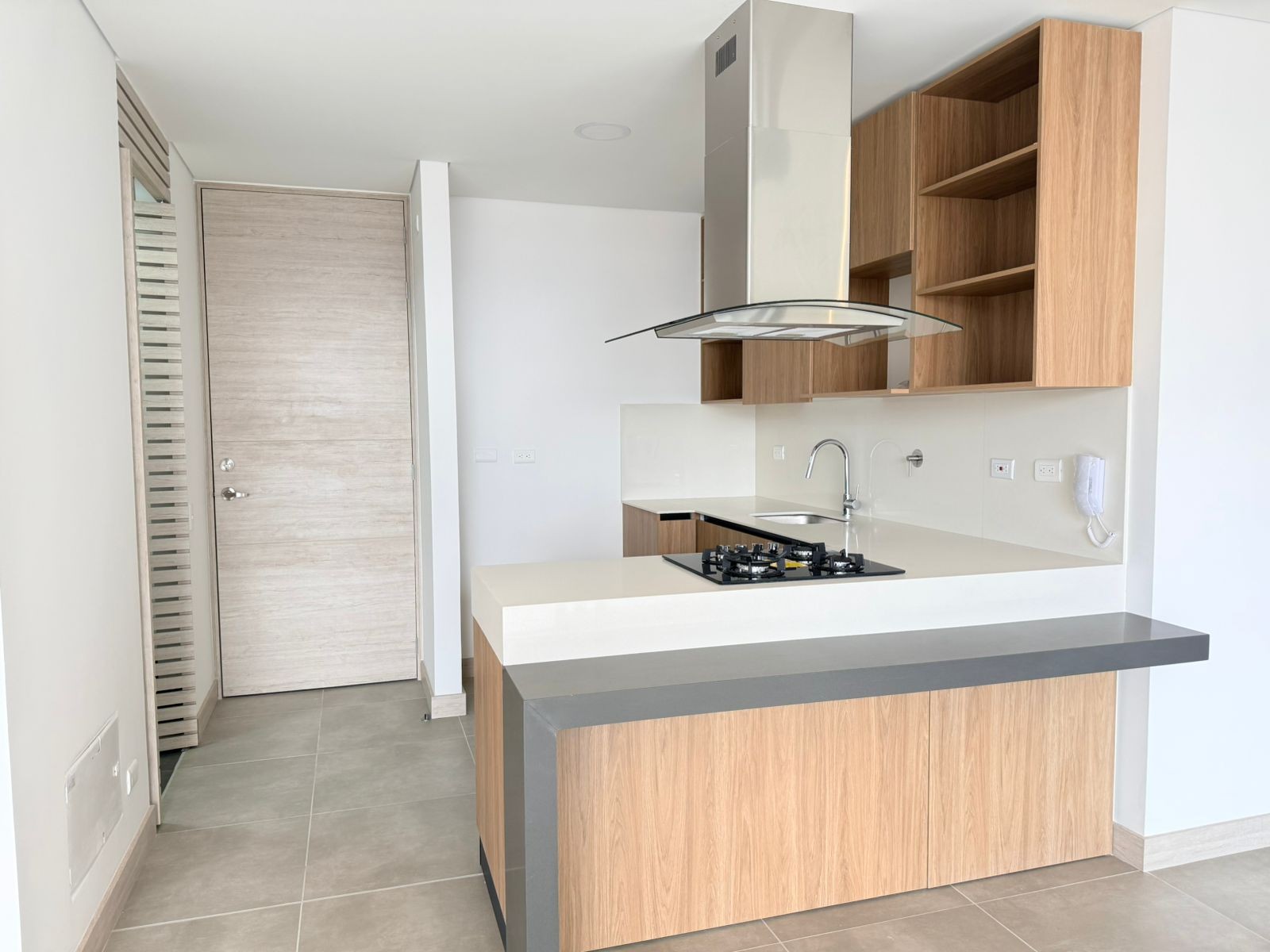 Apartamento en arriendo en El Poblado, Medellín · foto 4 de 16