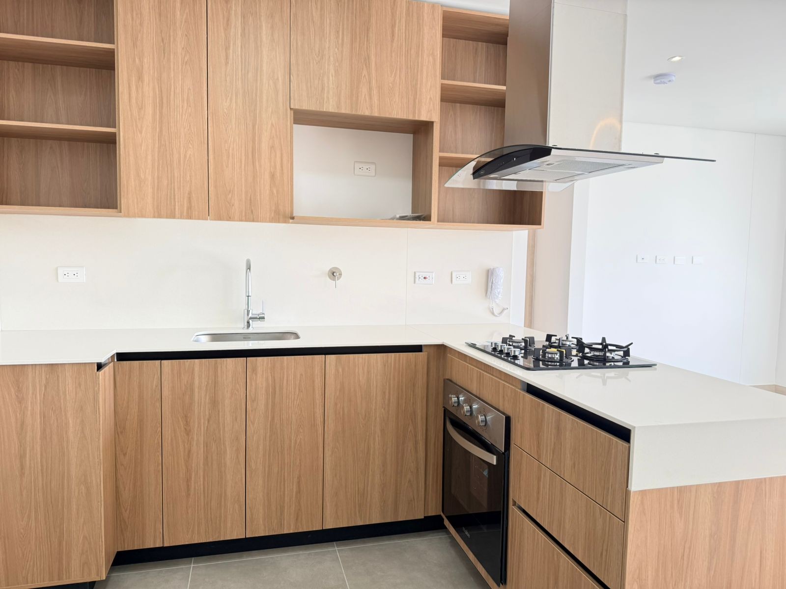 Apartamento en arriendo en El Poblado, Medellín · foto 3 de 16