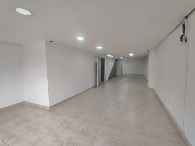 Oficina en arriendo en Cristo Rey, Medellín, 210 m² · foto 2 de 12