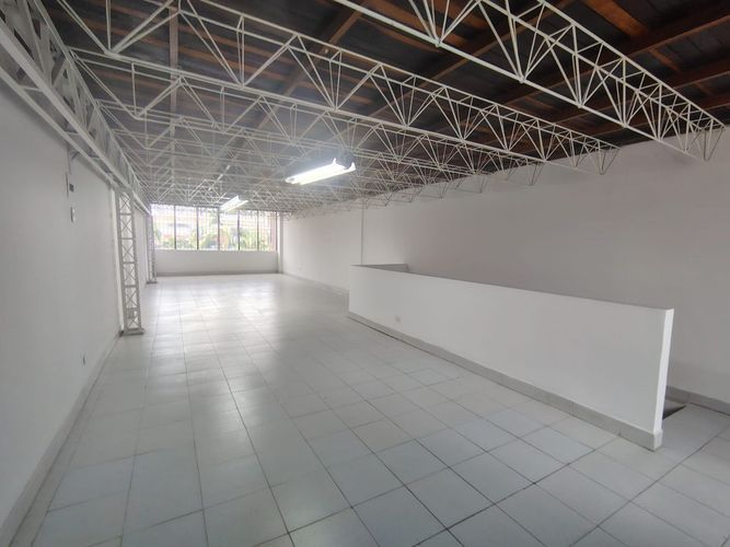 Oficina en arriendo en Cristo Rey, Medellín, 210 m² · foto 12 de 12