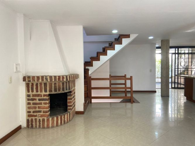 Casa de 3 alcobas en venta en Vegas De La Doctora, Sabaneta, 217 m² · foto 2 de 19
