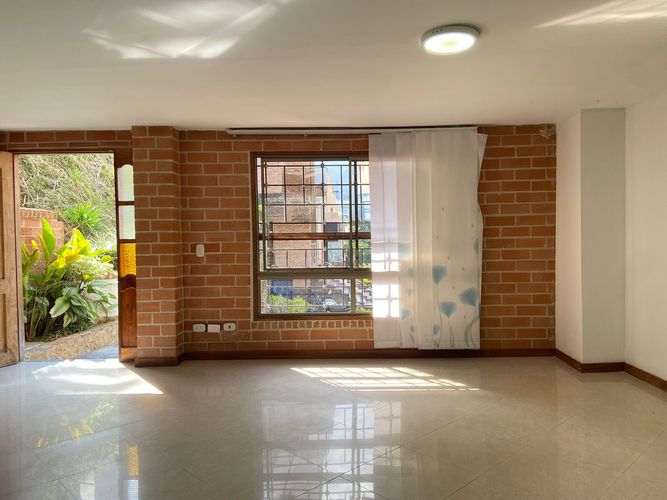 Casa de 3 alcobas en venta en Vegas De La Doctora, Sabaneta, 217 m² · foto 3 de 19