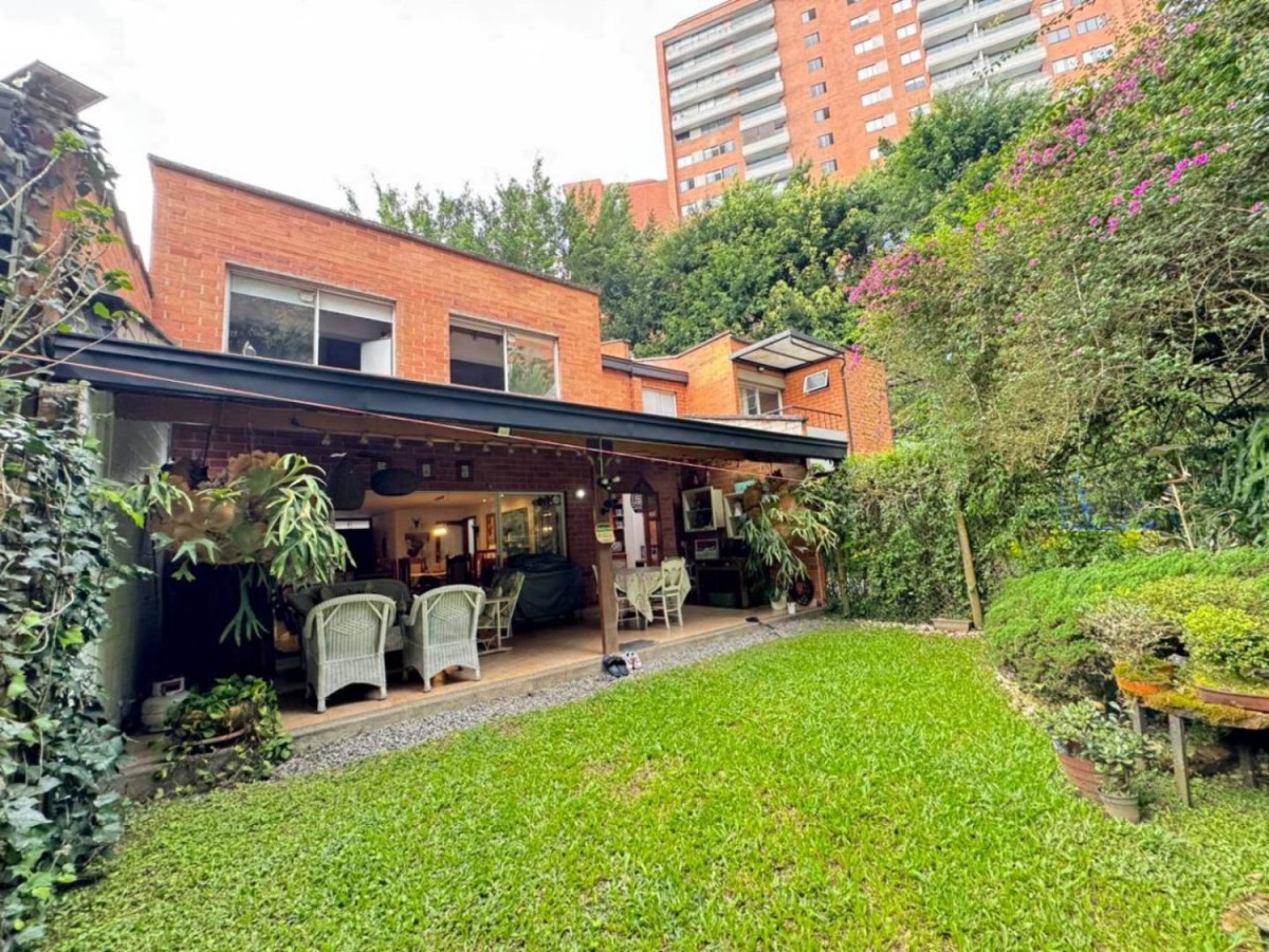 Casa en Arriendo en Loma de las brujas, Envigado
