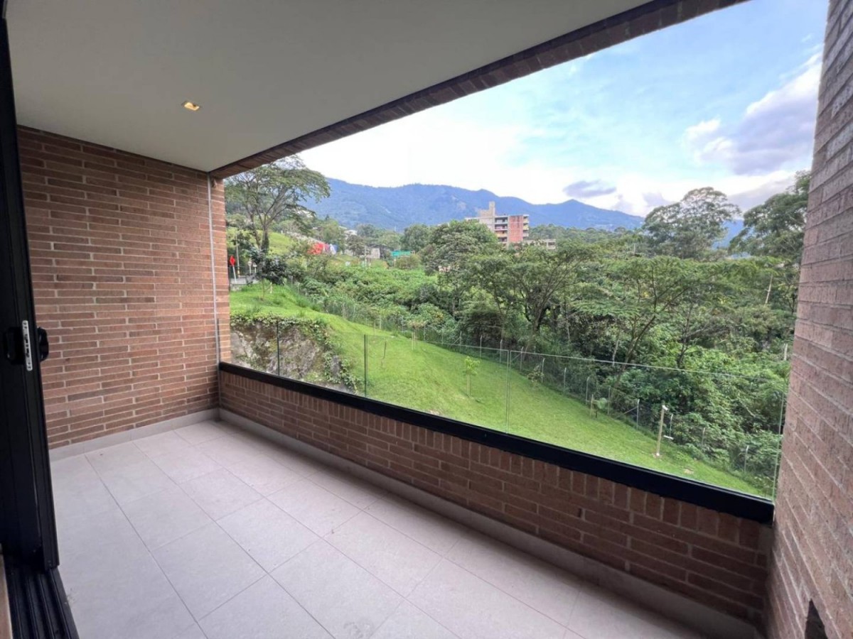 Apartment for sale in Altos del poblado, Medellín 2