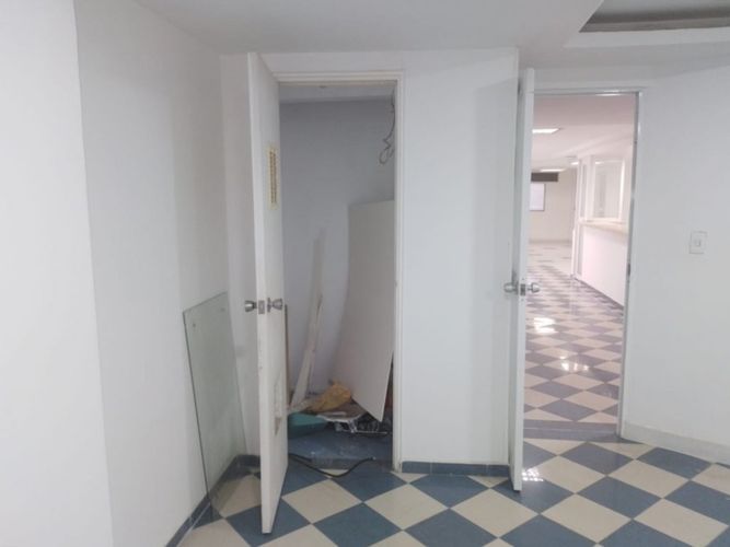 Oficina en arriendo en Camparola, Itagüí, 300 m² · foto 13 de 18