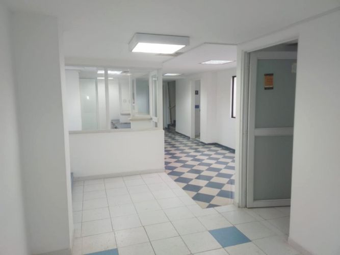 Oficina en arriendo en Camparola, Itagüí, 300 m² · foto 8 de 18