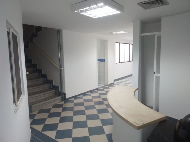 Oficina en arriendo en Camparola, Itagüí, 300 m² · foto 3 de 18