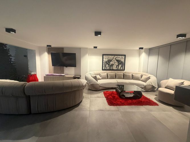 Casa de 5 alcobas en venta en Los Colores, Medellín, 630 m² · foto 3 de 21