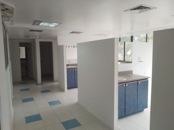 Oficina en arriendo en Camparola, Itagüí, 380 m² · foto 11 de 18