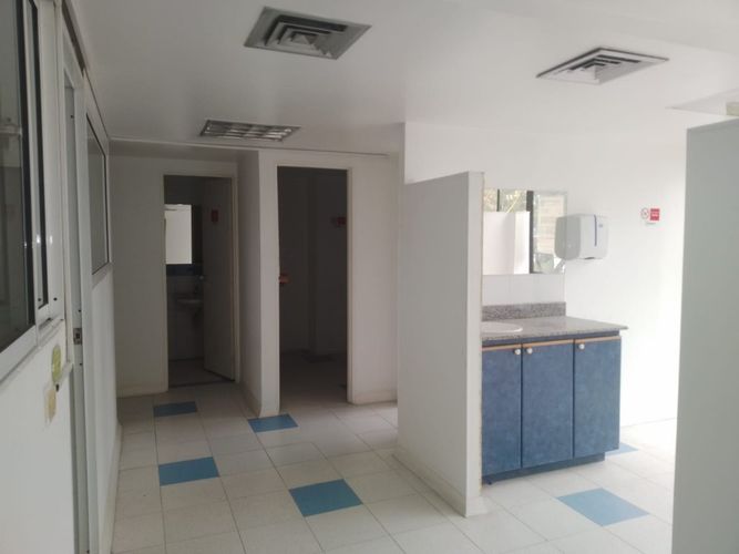 Oficina en arriendo en Camparola, Itagüí, 380 m² · foto 12 de 18