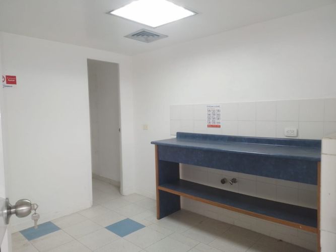 Oficina en arriendo en Camparola, Itagüí, 380 m² · foto 9 de 18