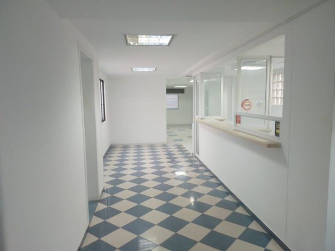 Oficina en arriendo en Camparola, Itagüí, 680 m² · foto 2 de 14