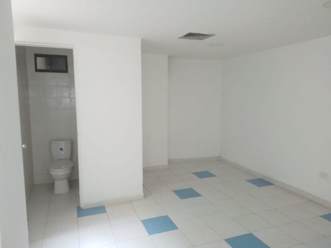 Oficina en arriendo en Camparola, Itagüí, 680 m² · foto 6 de 14