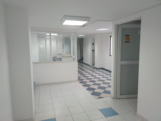 Oficina en arriendo en Camparola, Itagüí, 680 m² · foto 8 de 14