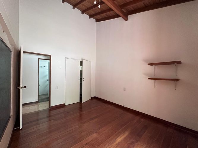 Casa de 4 alcobas en arriendo en El Poblado, Medellín, 250 m² · foto 16 de 20