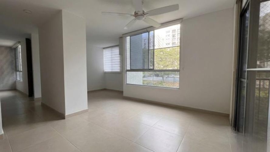 Apartamento de 2 alcobas en venta en Guabinas, Yumbo, 60 m² · foto 2 de 13